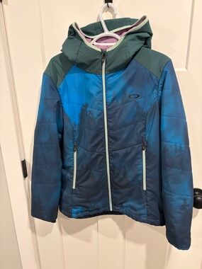 Oakley Blue and Teal Gradient Insulated Jacket with Tree Print